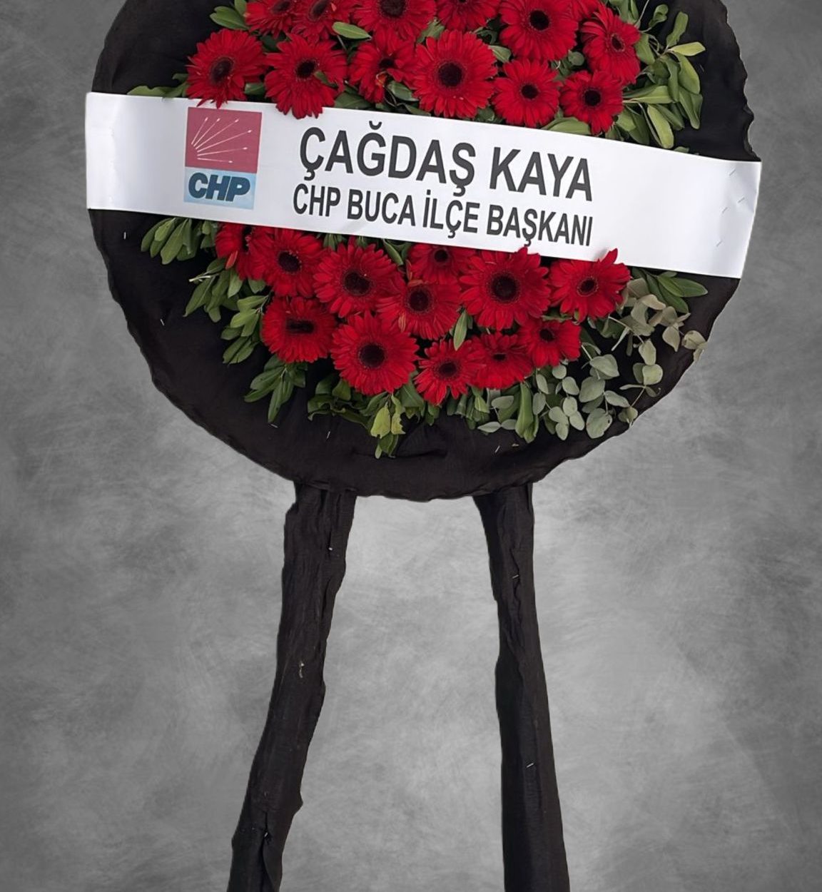 CENAZE-MERASİM CANLI KIRMIZI GERBERA ÇELENK