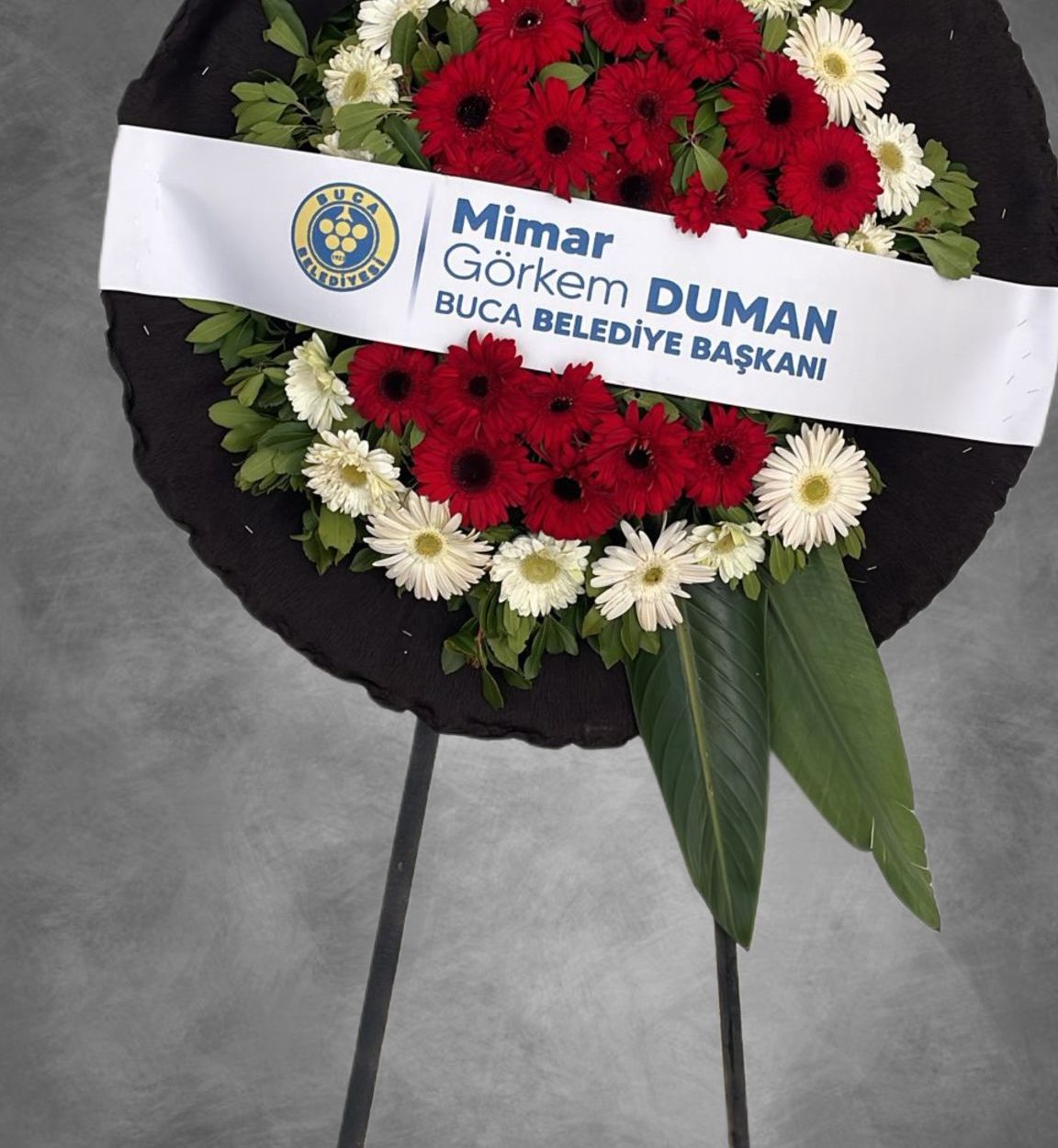 CENAZE-MERASİM CANLI KIRMIZI BEYAZ GERBERA  ÇELENK