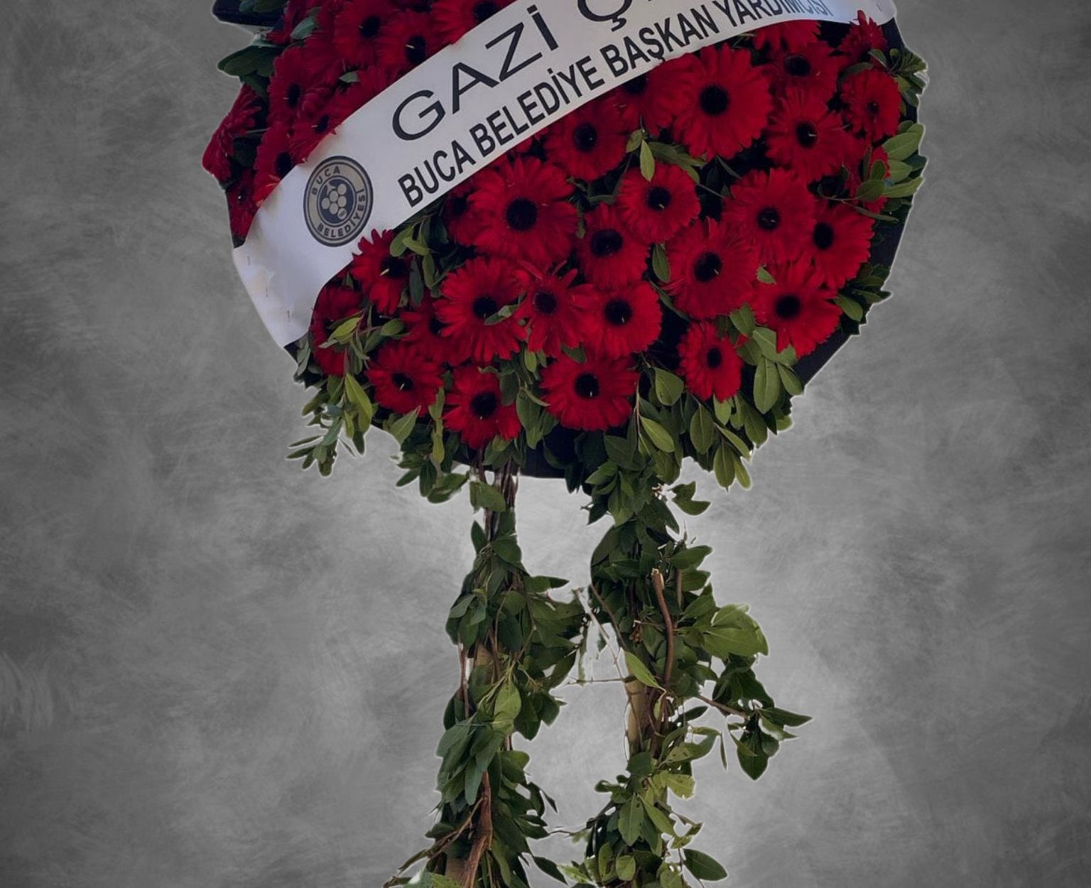 DELUXE CENAZE-MERASİM CANLI KIRMIZI GERBERA ÇELENK