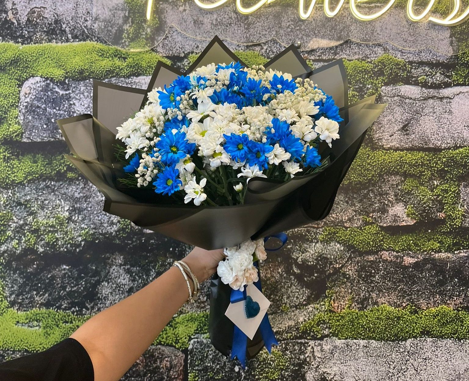 Büyük Boy Siyah Sarım Mavi&Beyaz Papatya Buketi