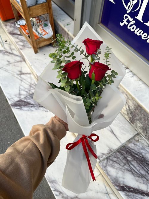 Okaliptuslu 3'Lü Kırmızı Gül Buketi - Görsel 3