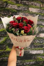 Kraft Kağıtta 9 Kırmızı Gül Buketi 🌹 Pinterest Tarzı Aşk Dokunuşu
