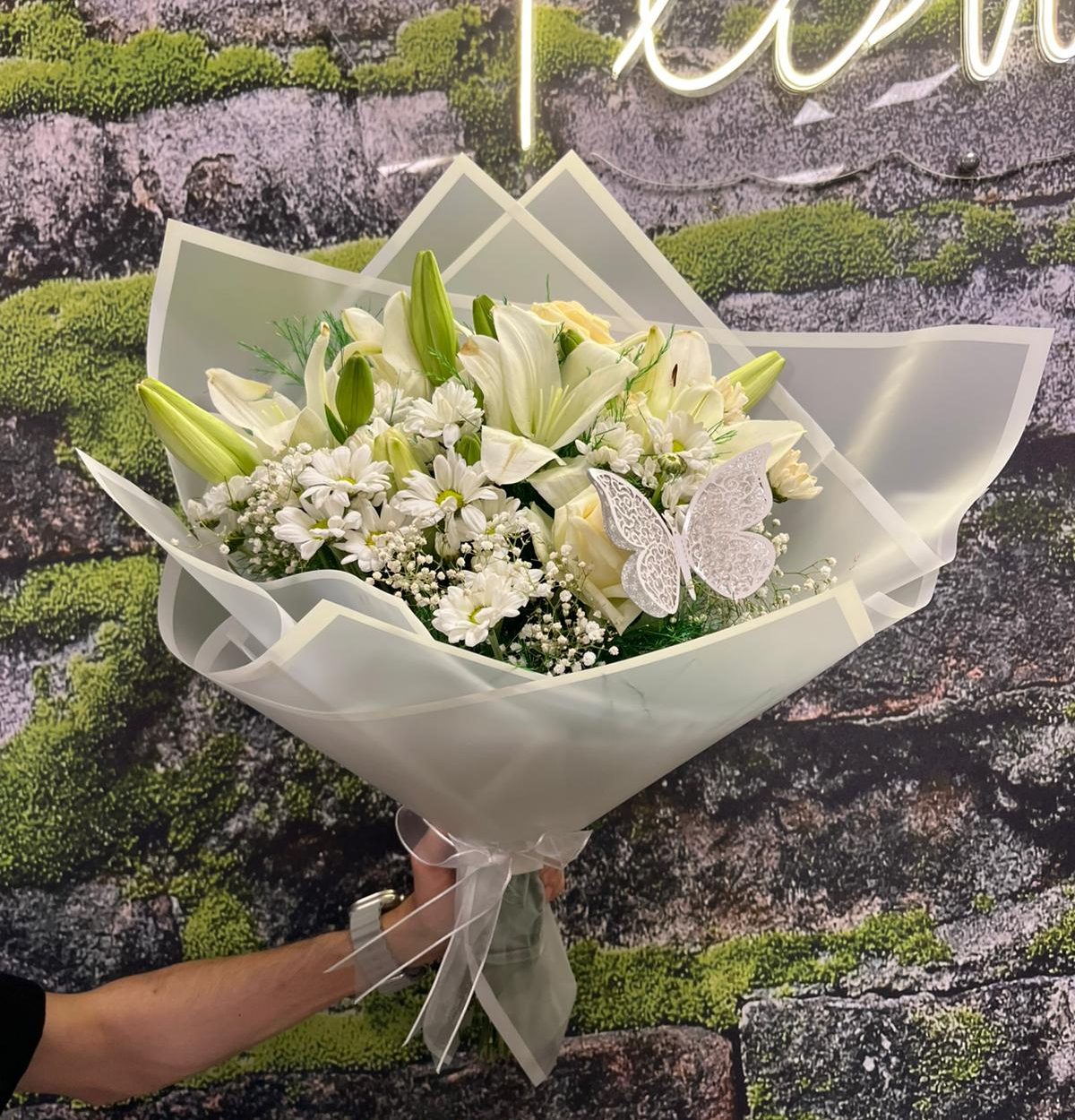🌼 Orta Boy Beyaz Papatya ve Lilyum Buketi  🦋