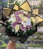 💜 15 Adet Lila ve Beyaz Gül Buketi –İthal Gül 🖤 - Görsel 3