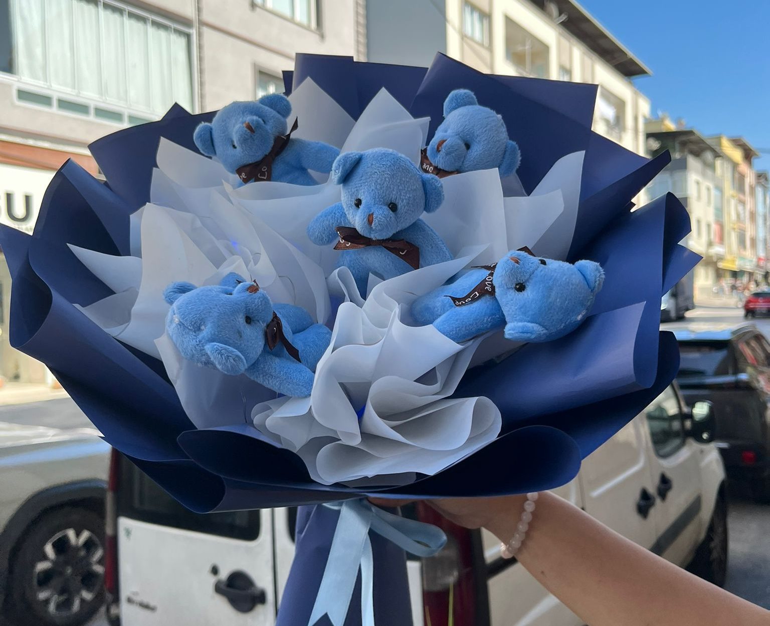 Orta Boy Ledli Mavi Peluş Ayıcık Buketi