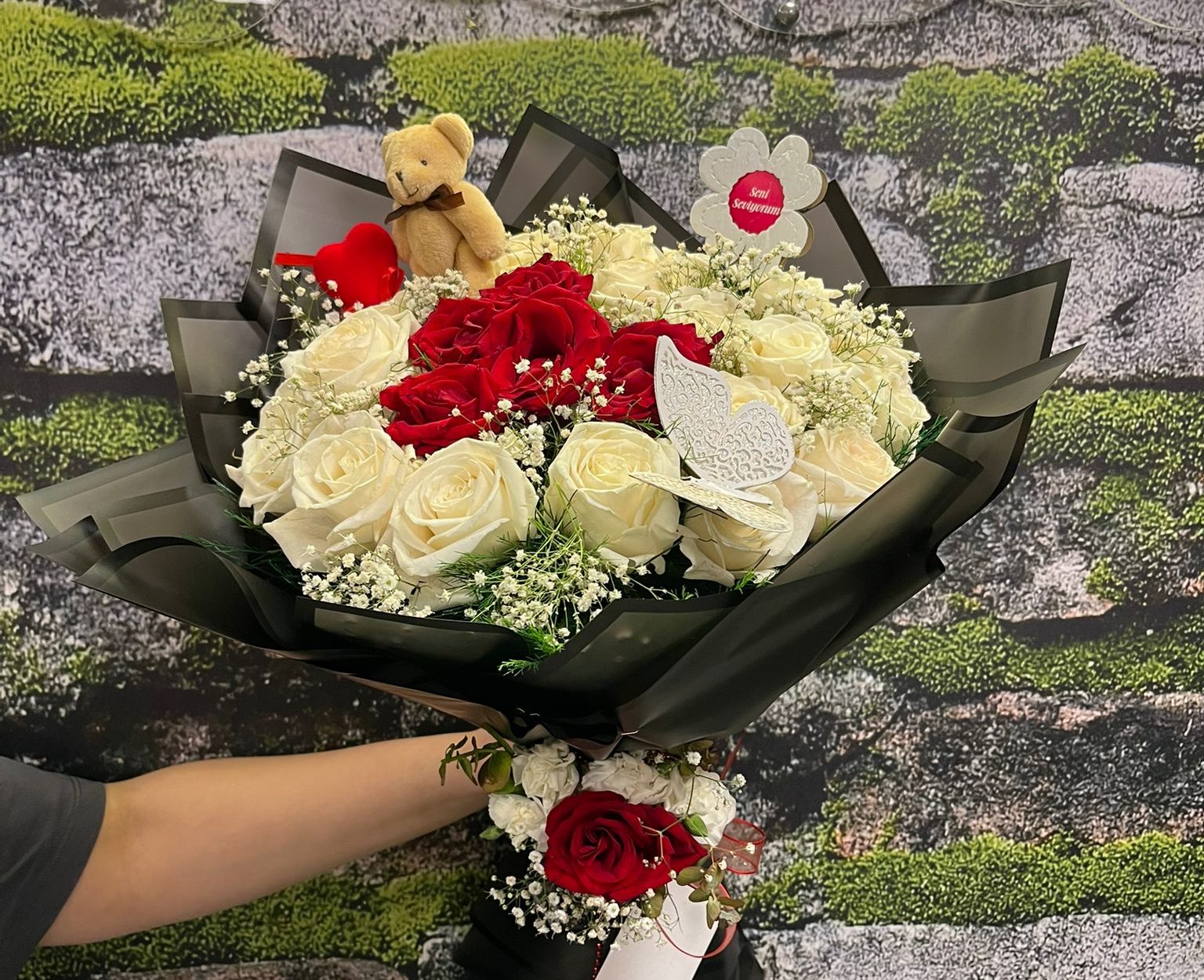 30'Lu Ayıcıklı İthal Kırmızı Beyaz Gül Buketi