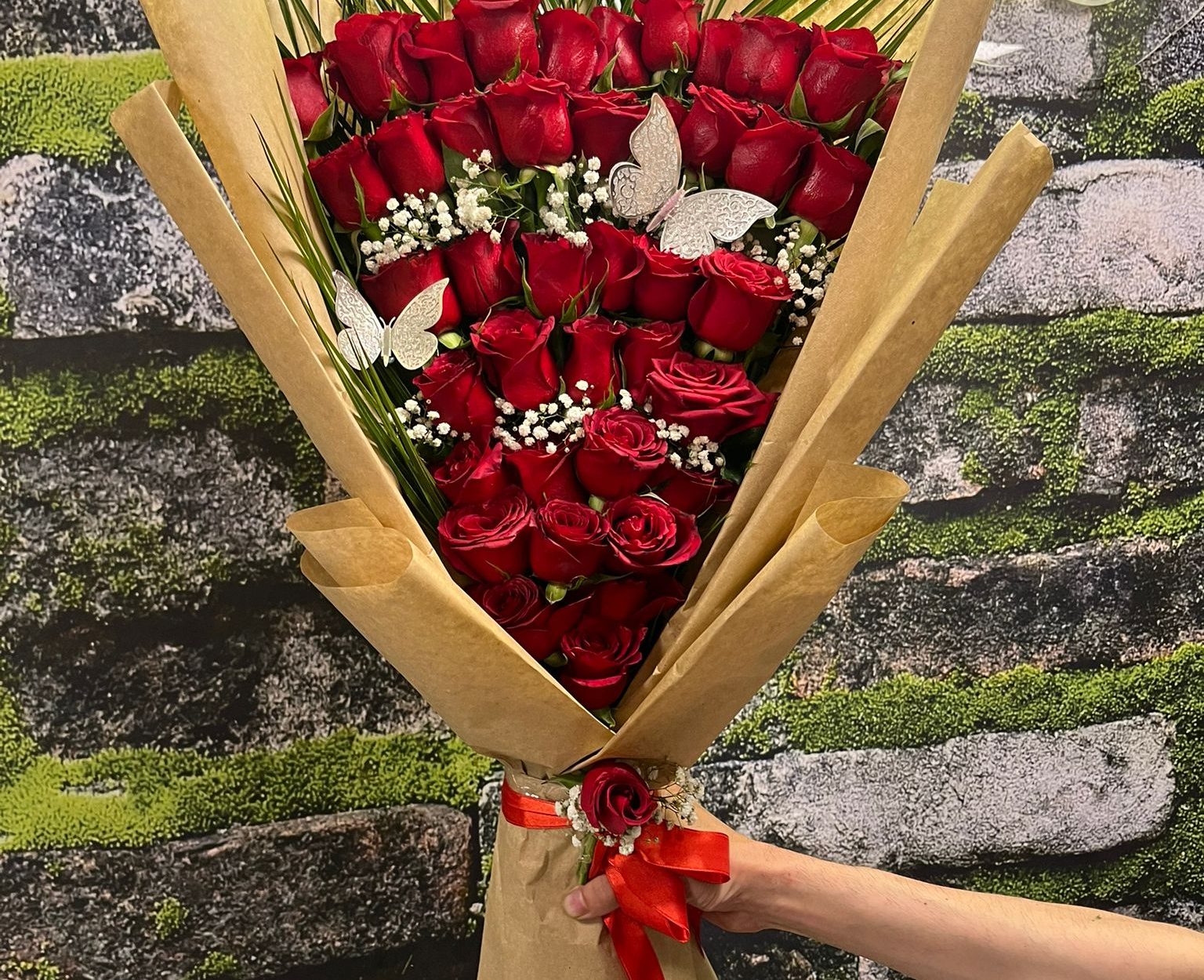 Kraft Kağıtta 41'Li Kırmızı Gül Buketi