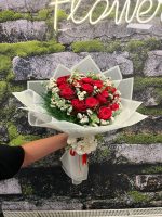 15 Adet Kırmızı Gül Buketi – Aşkın Zarif Sembolü