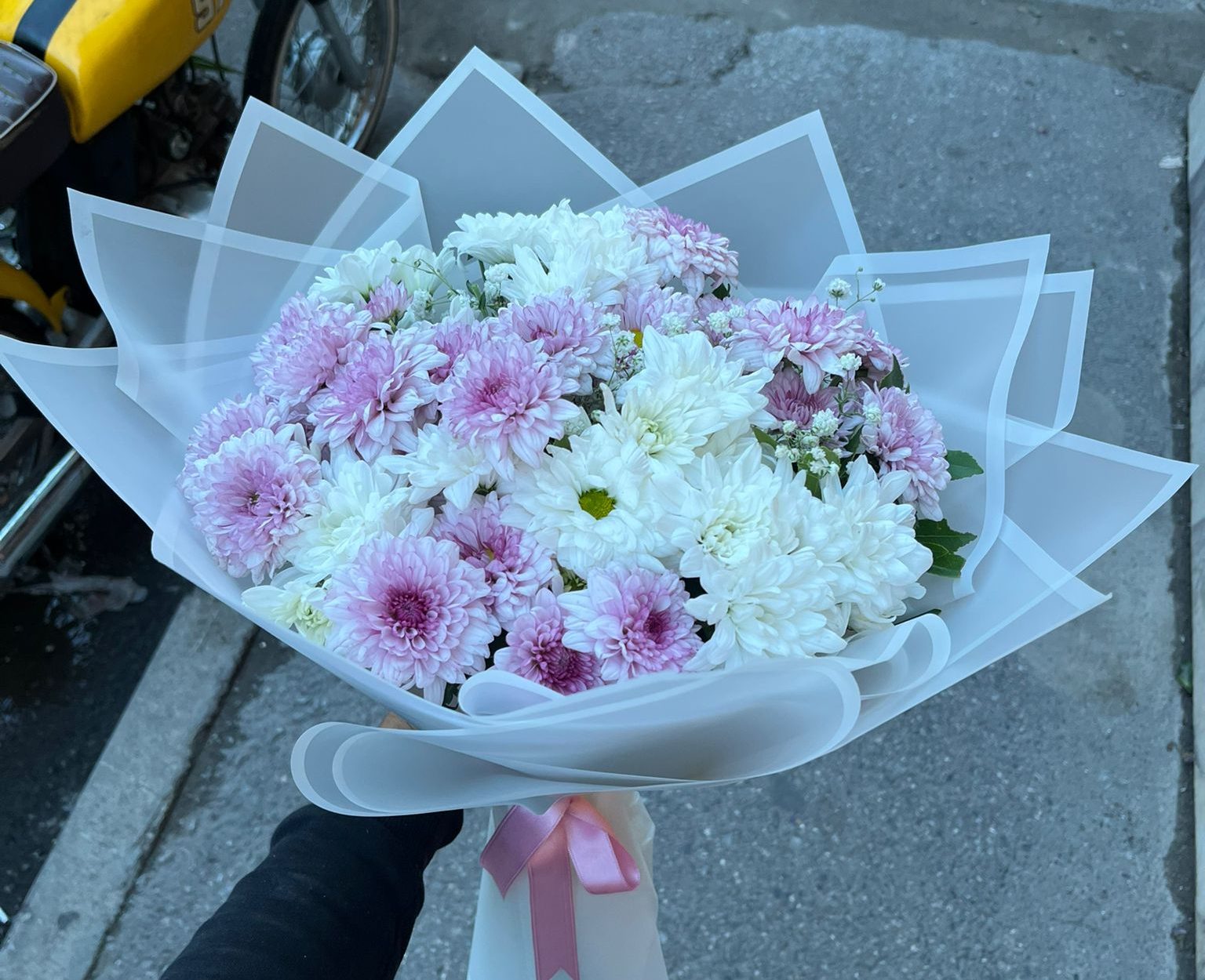 Büyük Boy Pembe & Beyaz Kasımpatı Buketi – Romantik ve Zarif Seçim 🎀✨