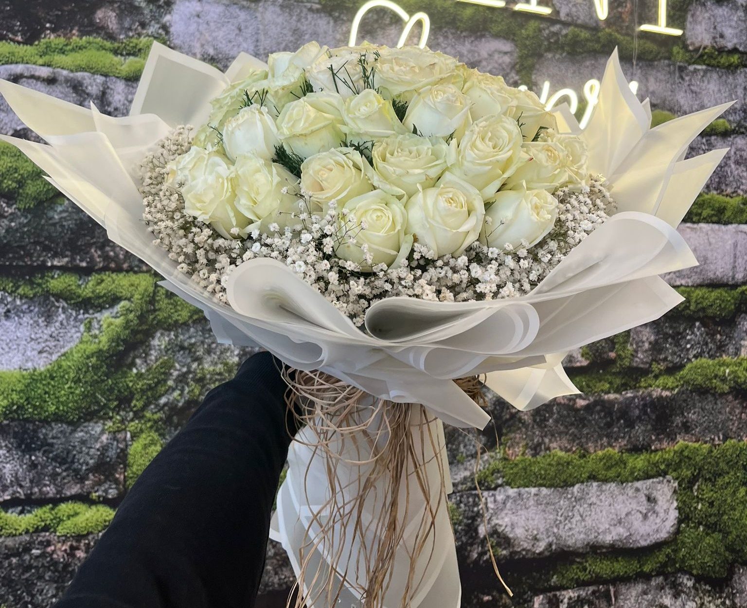 Royal Flowers 41'Li Beyaz Gül Buketi