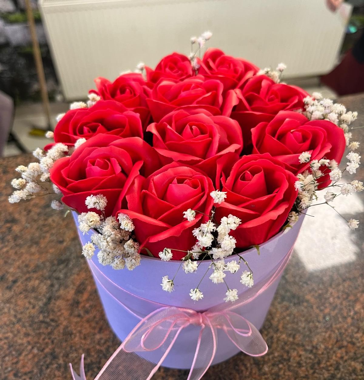 Silindir Lila Kutuda Kırmızı Gül Aranjmanı 🎀