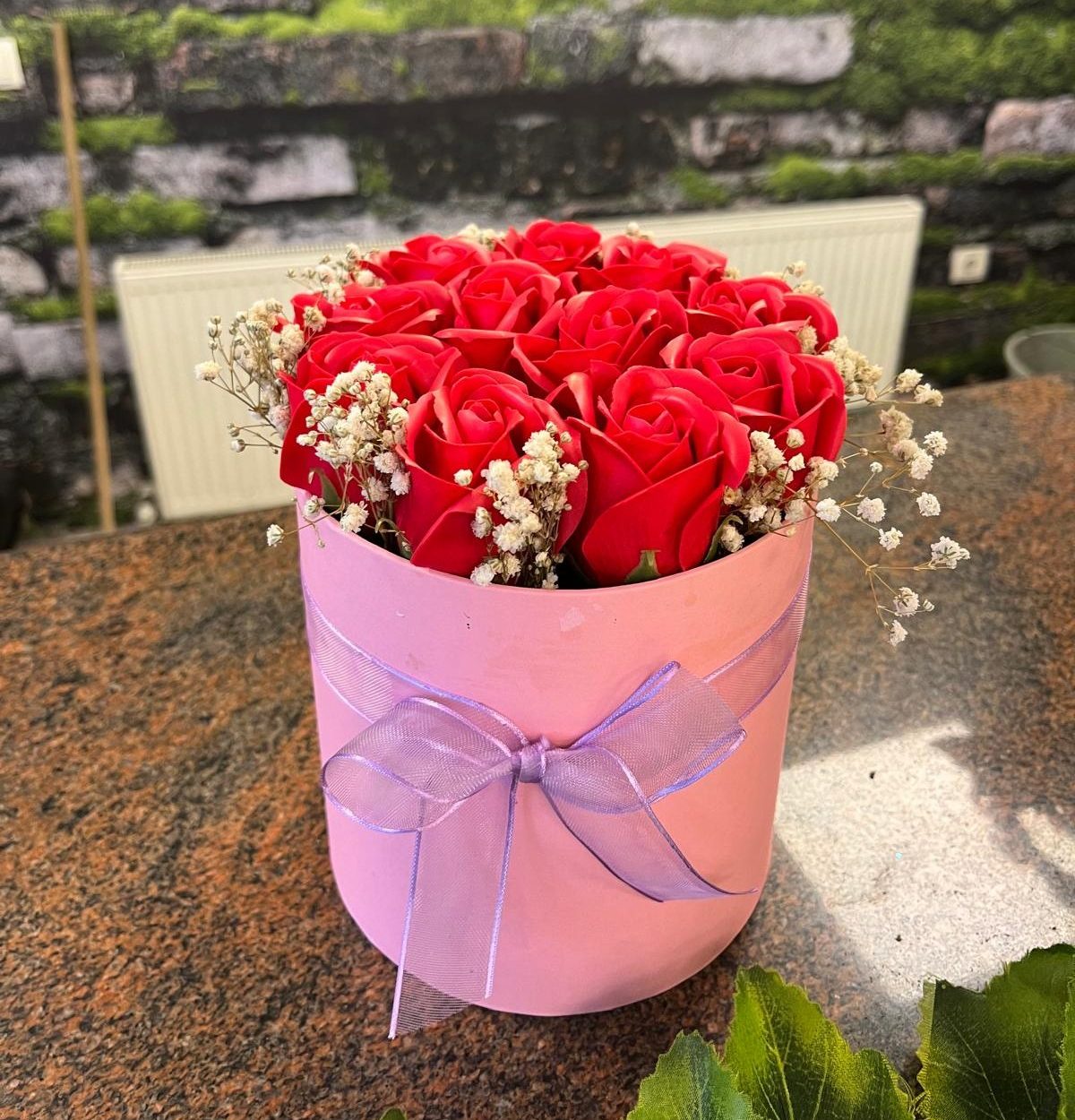 Silindir Pembe Kutuda Kırmızı Gül Aranjmanı 🎀