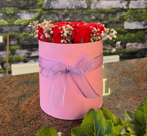 Silindir Pembe Kutuda Kırmızı Gül Aranjmanı 🎀 - Görsel 3