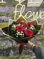 🌹 5’li Kırmızı Gül ve Cipso Buketi 🖤✨