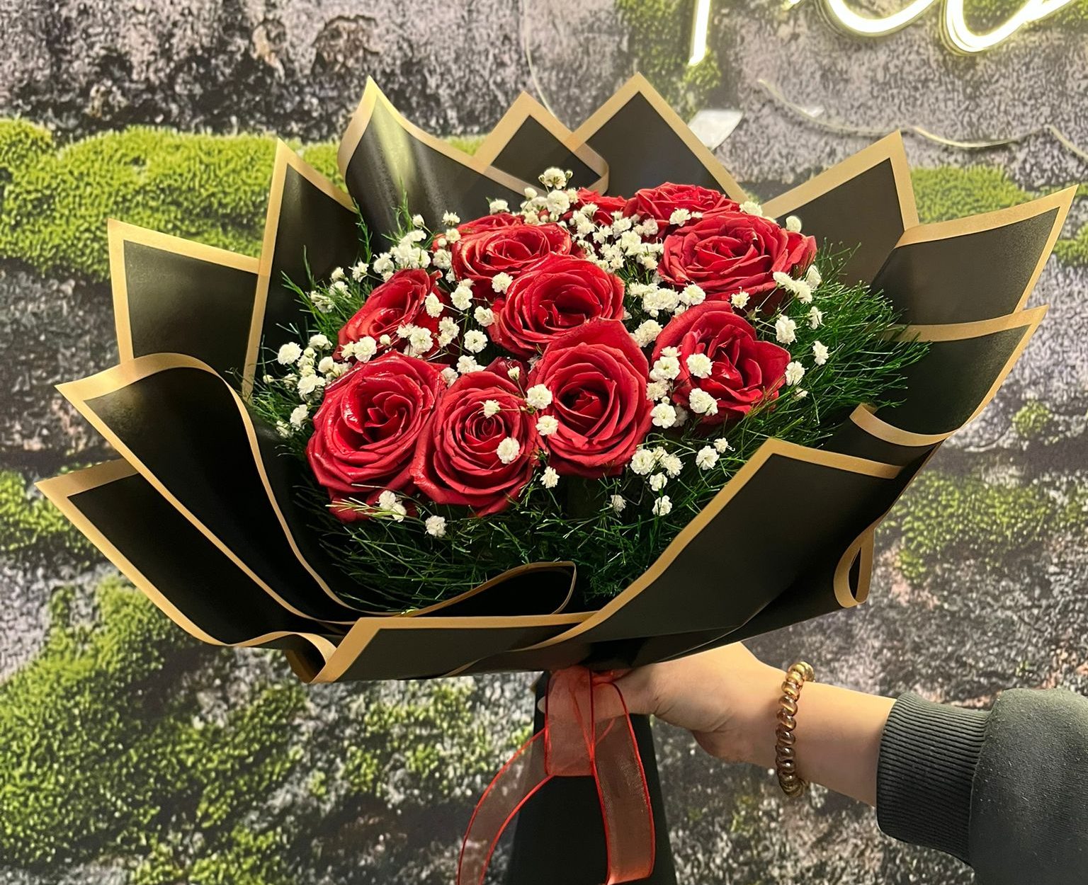🌹 11’li Kırmızı Gül ve Cipso Buketi 🖤✨