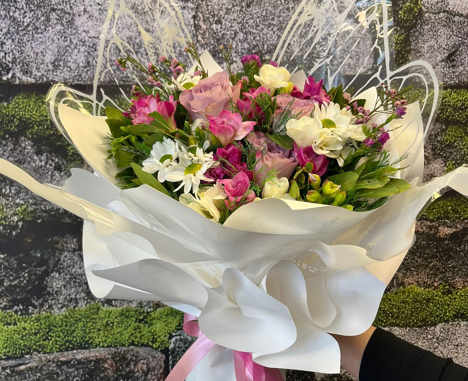 Kelebek Kanatlı Zarif Pembe Beyaz Buket 🌷