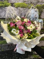 Kelebek Kanatlı Zarif Pembe Beyaz Buket 🌷 - Görsel 3