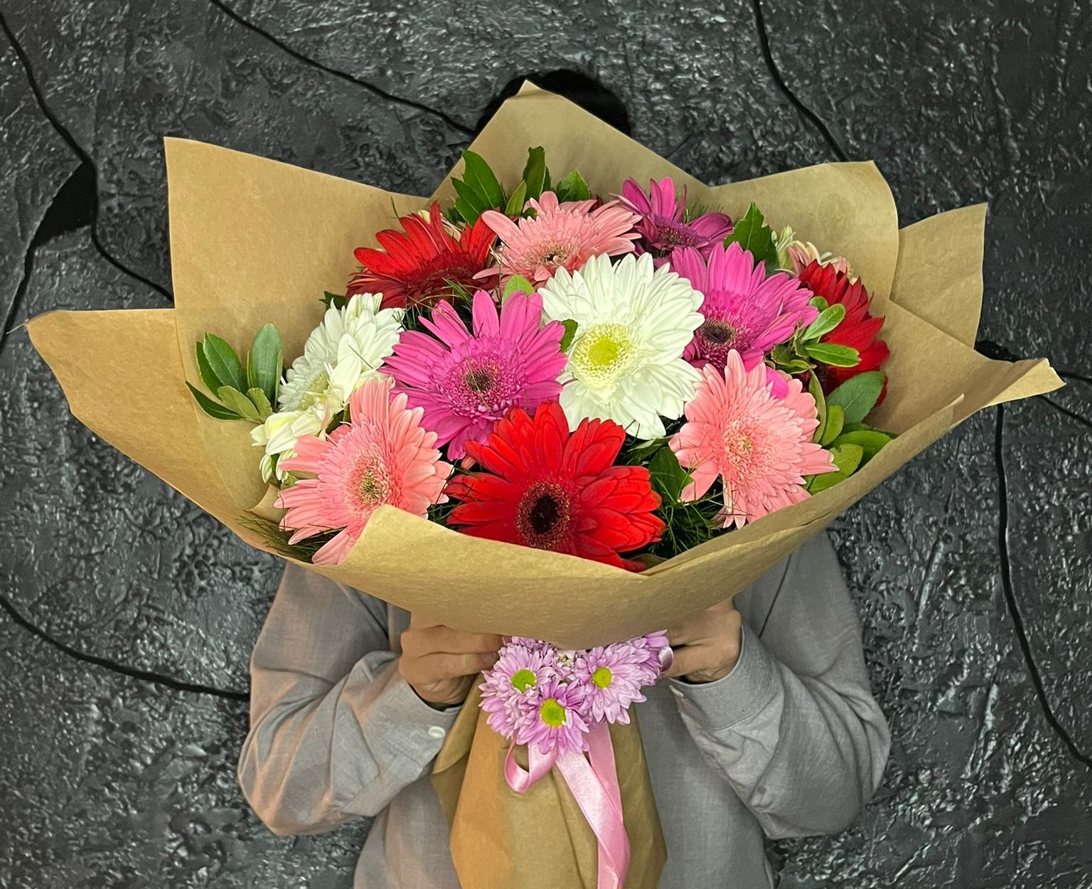 Büyük Boy Rengarenk Gerbera Buketi – Neşenin En Canlı Hali 💐