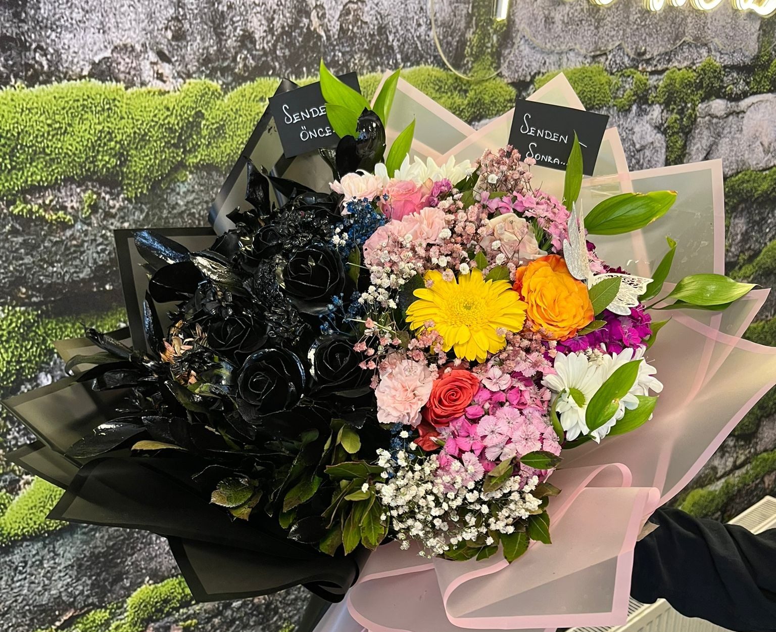 MEGA BOY Senden Önce Senden Sonra Buketi 🌹🖤 Renkli ve Cesur Tasarım