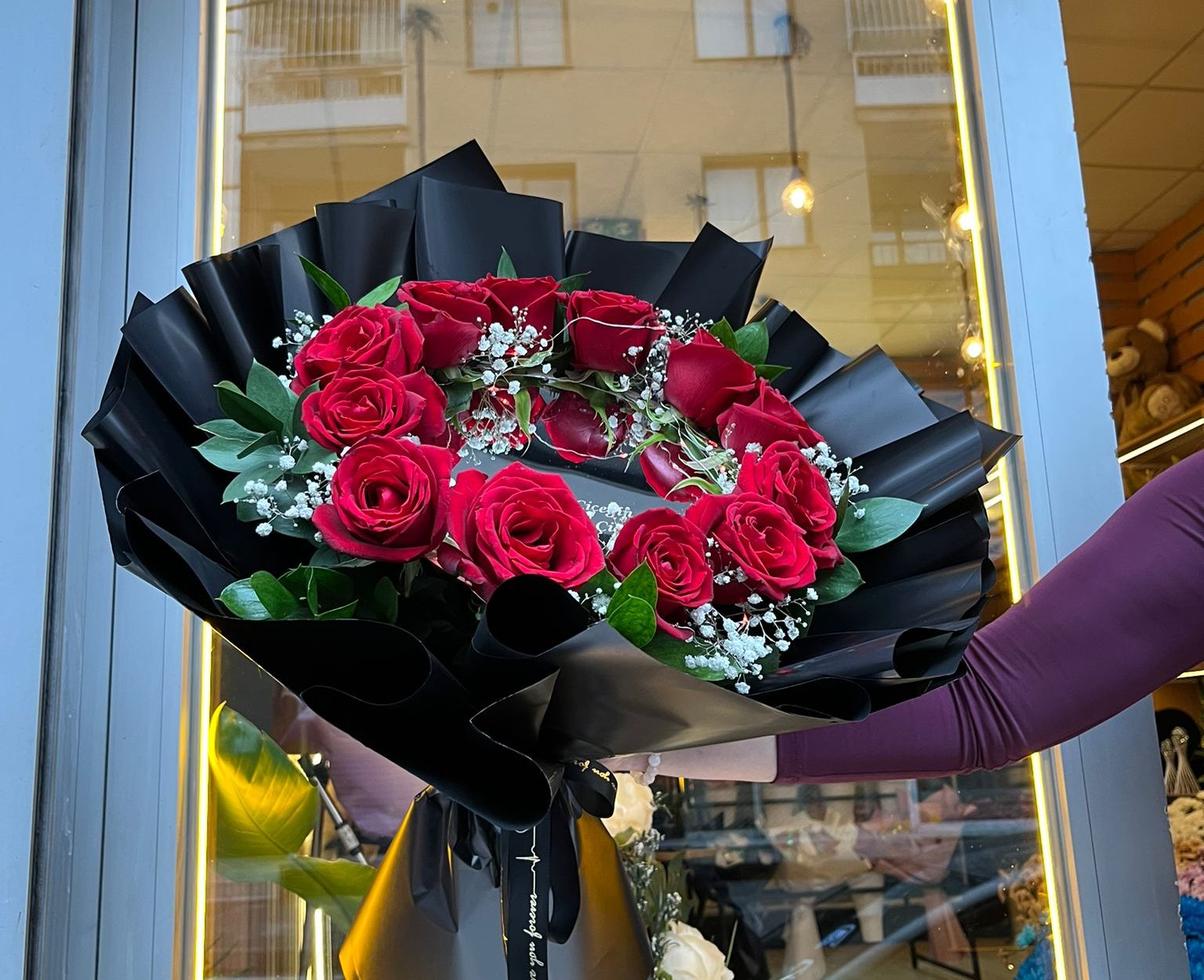 Trend Canlı Kırmızı Gül Ledli Ayna Buketi