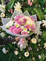 Soft Papatya Buketi 🌸 Beyaz Şeffaf Kâğıtta Şık ve Zarif Tasarım - Görsel 3