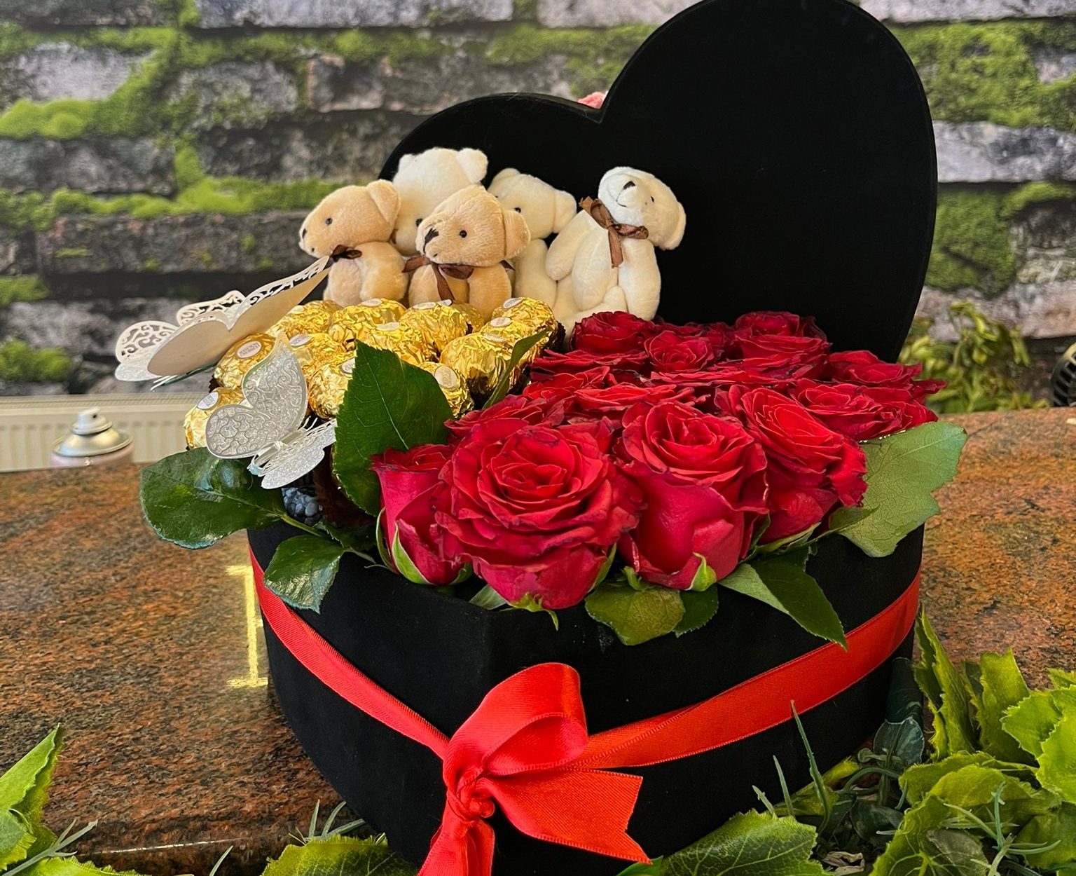 Siyah Kadife Kutuda  Gül & Ayıcık & Çikolata  – Romantik Premium Hediye Seti 💝✨