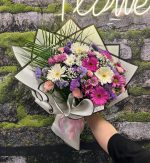 🌸 Pembe Gerbera & Renkli Papatya Buketi – Enerjik ve Zarif Bir Dokunuş 💐✨