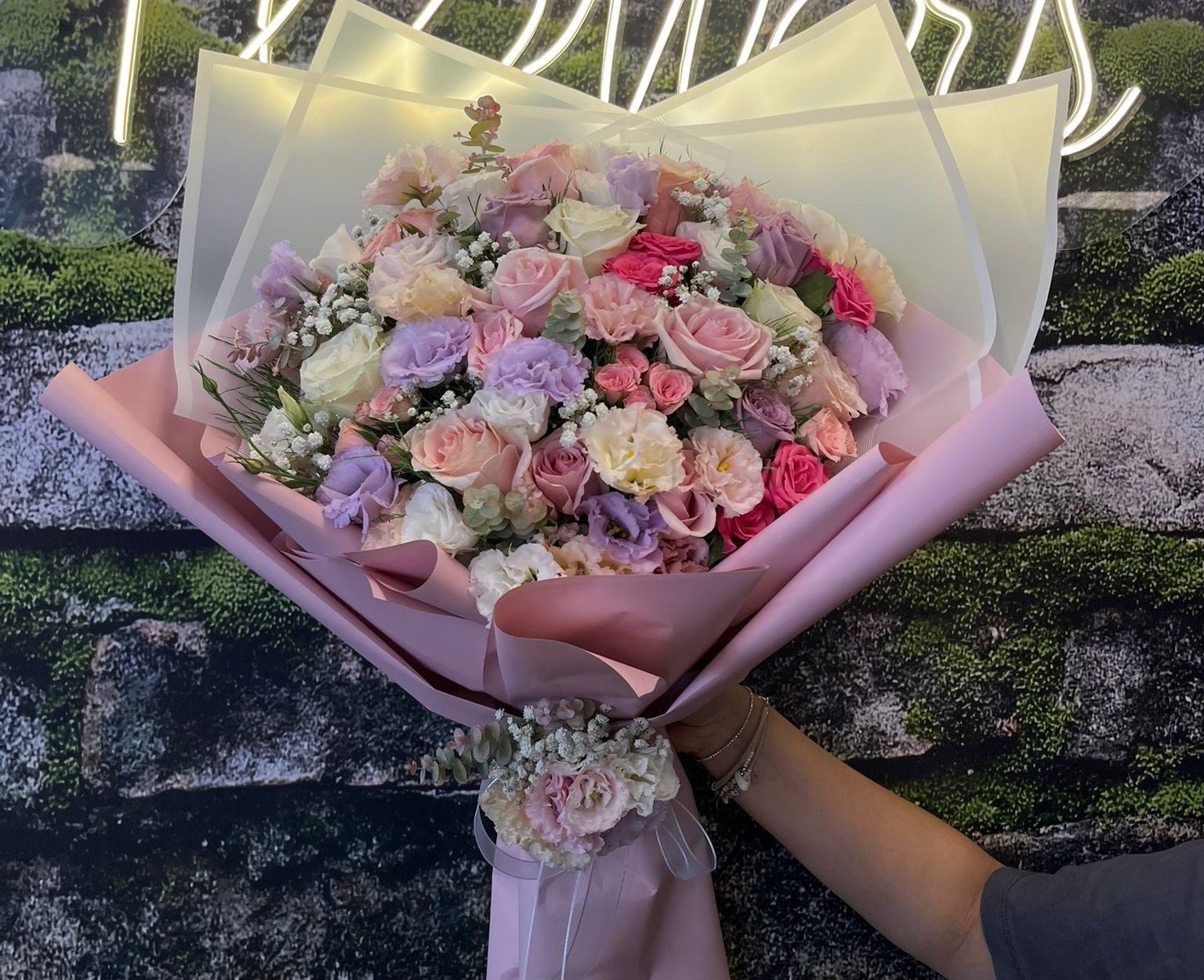 DELUXE MEGA BOY Lila-Pembe Beyaz Gül&Çardak Güller Buketi