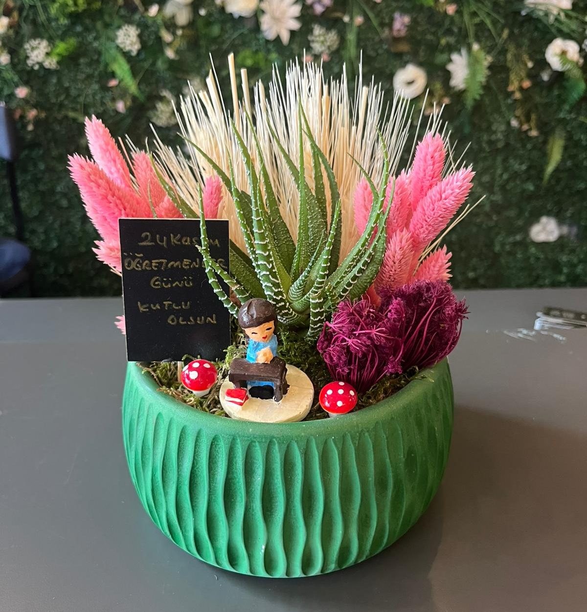 Orta Boy Yeşil Seramikte Öğretmenler Günü Teraryum