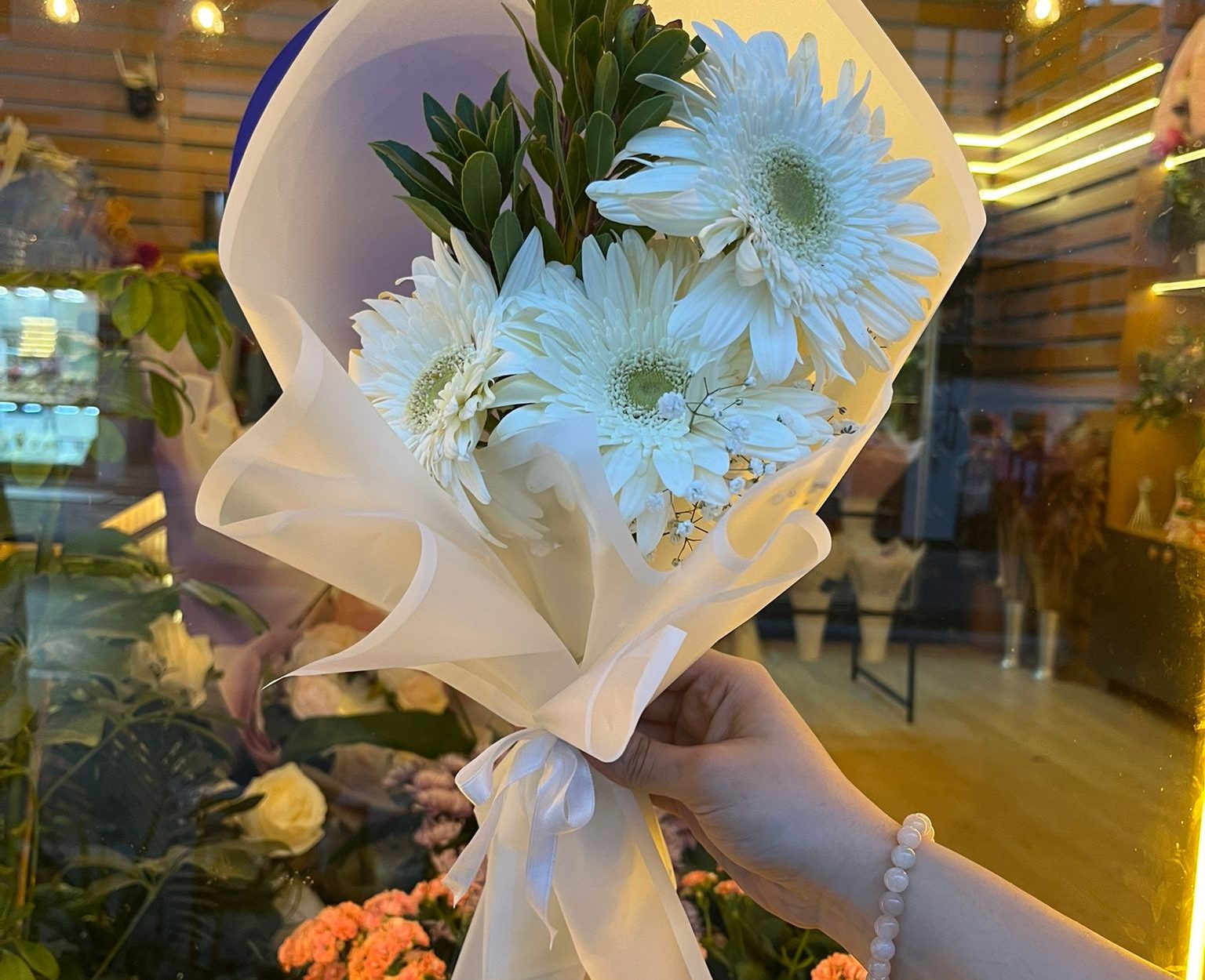 3'Lü Beyaz Gerbera Buketi (Mini Buket)