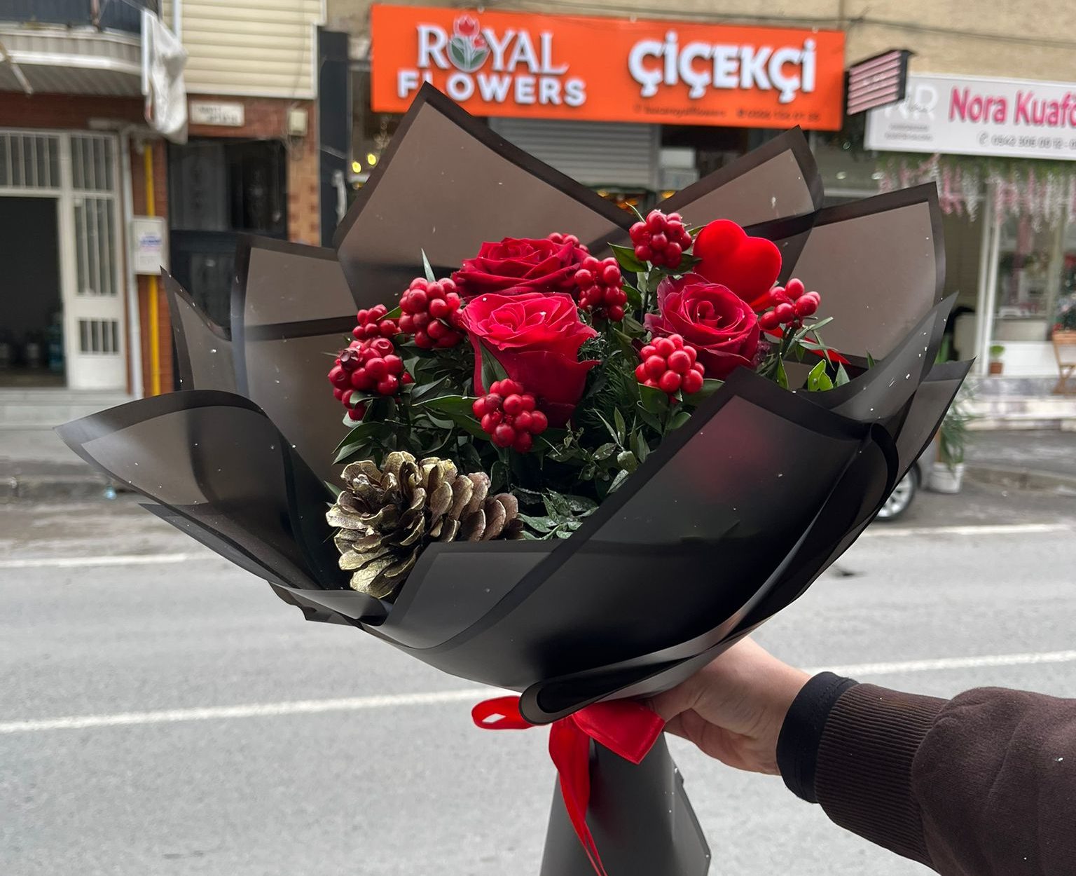 ❤️🌹 Kırmızı Güllü & Kokinalı Premium Buket ✨