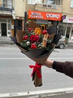 ✨ Yılbaşı Kırmızı Gül & Kokina Buketi