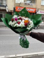 ✨ Yılbaşı Temalı Beyaz Papatyalı & Kokinalı Buket 🎄🌿