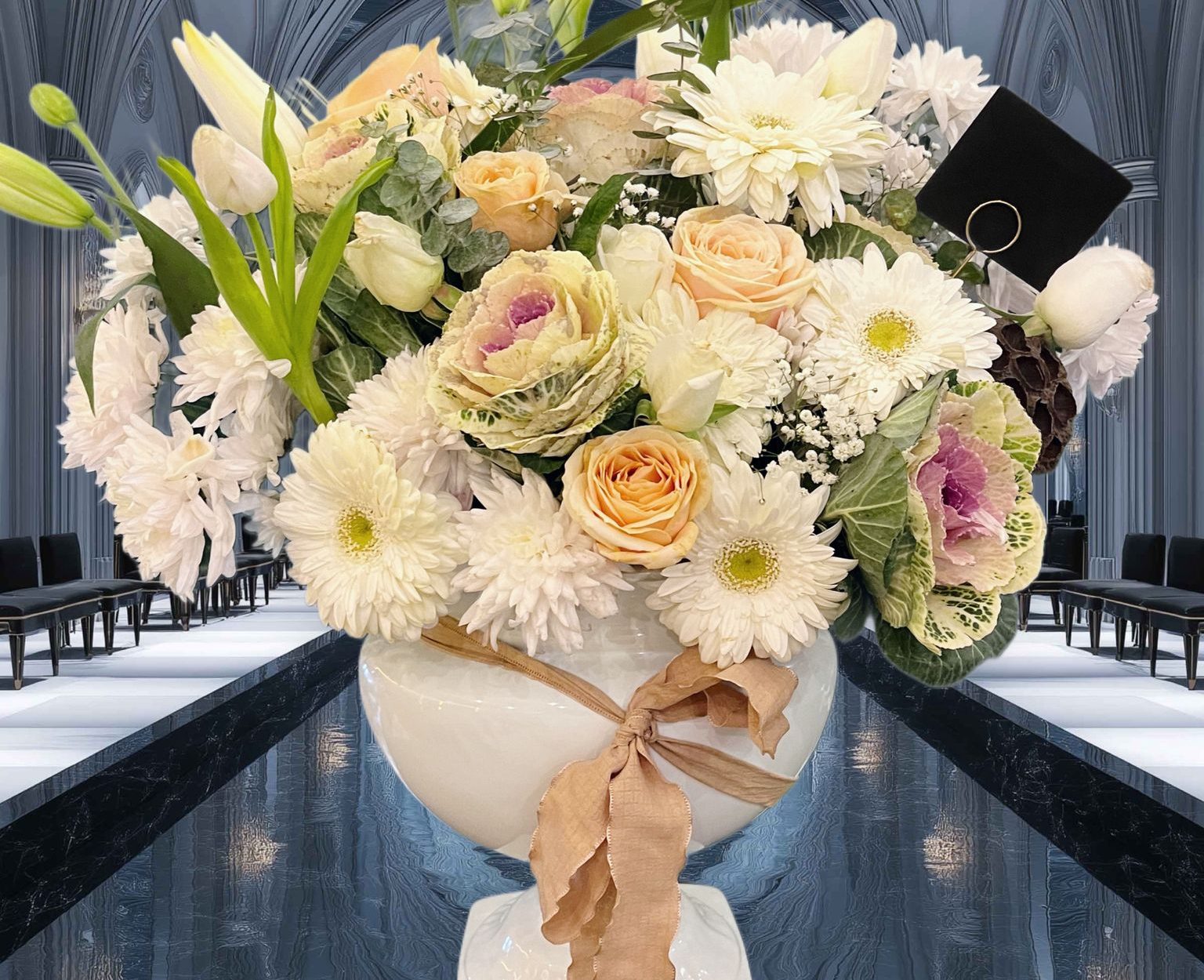 Beyaz Porselen Saksıda İthal Çiçek Aranjmanı-Zambak&Gül&Gerbera&Anastasia