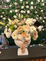 Beyaz Porselen Saksıda İthal Çiçek Aranjmanı-Zambak&Gül&Gerbera&Anastasia - Görsel 2