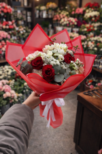 🌹 Kırmızı Gül & Beyaz Frezya Buketi | Aşkın En Zarif Hali ❤️