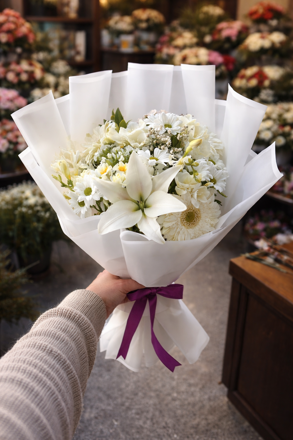 b482cbfc-c371-4407-8595-c4d0353e916f 🤍 Beyaz Gerbera, Frezya & Lilyum Buketi | Saflık ve Zarafetin En Şık Hali ✨ - Görsel 1