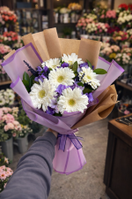 💜 Beyaz Gerbera & Mor Frezya Buketi | Zarafetin En Şık Hali ✨