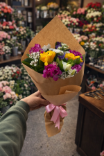 🌼 Kraft Kağıtta Rengarenk Frezya Buketi