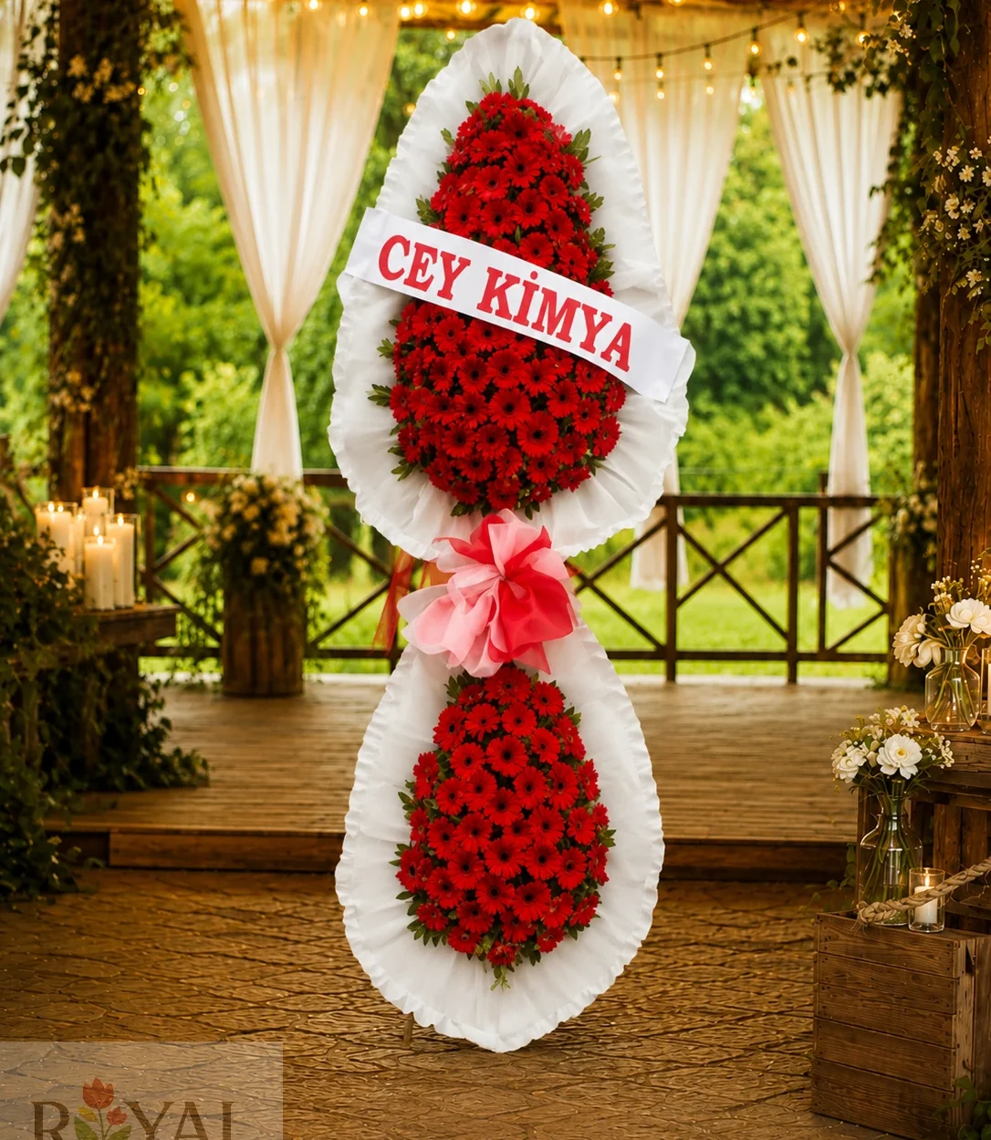 Canlı kırmızı gerbera çiçekleriyle hazırlanan iki katlı duble düğün ve açılış çelenk