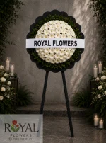 Canlı beyaz gerbera çiçekleriyle hazırlanmış cenaze çelenk