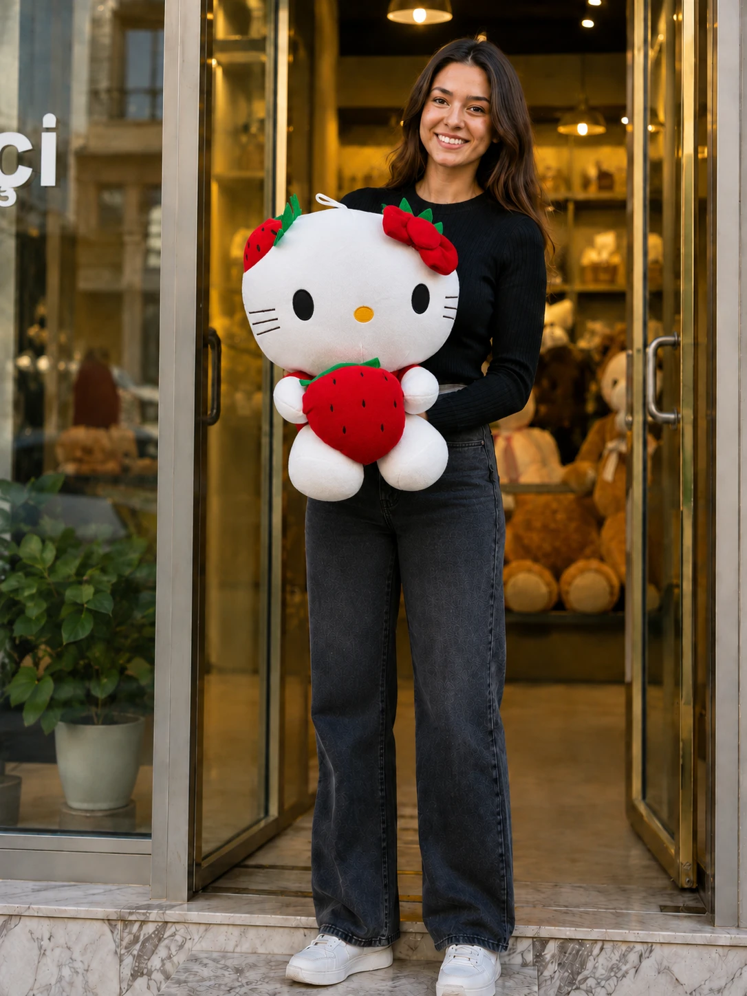 40 cm Çilekli Hello Kitty Peluş Oyuncak 40 cm çilekli kırmızı fiyonklu Hello Kitty peluş oyuncak Royal Flowers İzmir