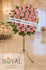 Canlı pembe gerberalarla hazırlanan ferforje açılış ve düğün çelenk