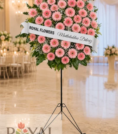 Canlı pembe gerberalarla hazırlanan ferforje açılış ve düğün çelenk