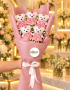 5'li pembe ayıcık buketi, pembe kıyafetli beyaz strafor ayıcıklar ve toz pembe ambalaj – Royal Flowers